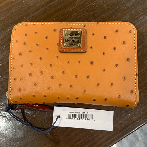 DOONEY & BOURKE NWT Saffiano Leather Medium Zip Around Credit Card Case Wallet - Picture 1 of 3
